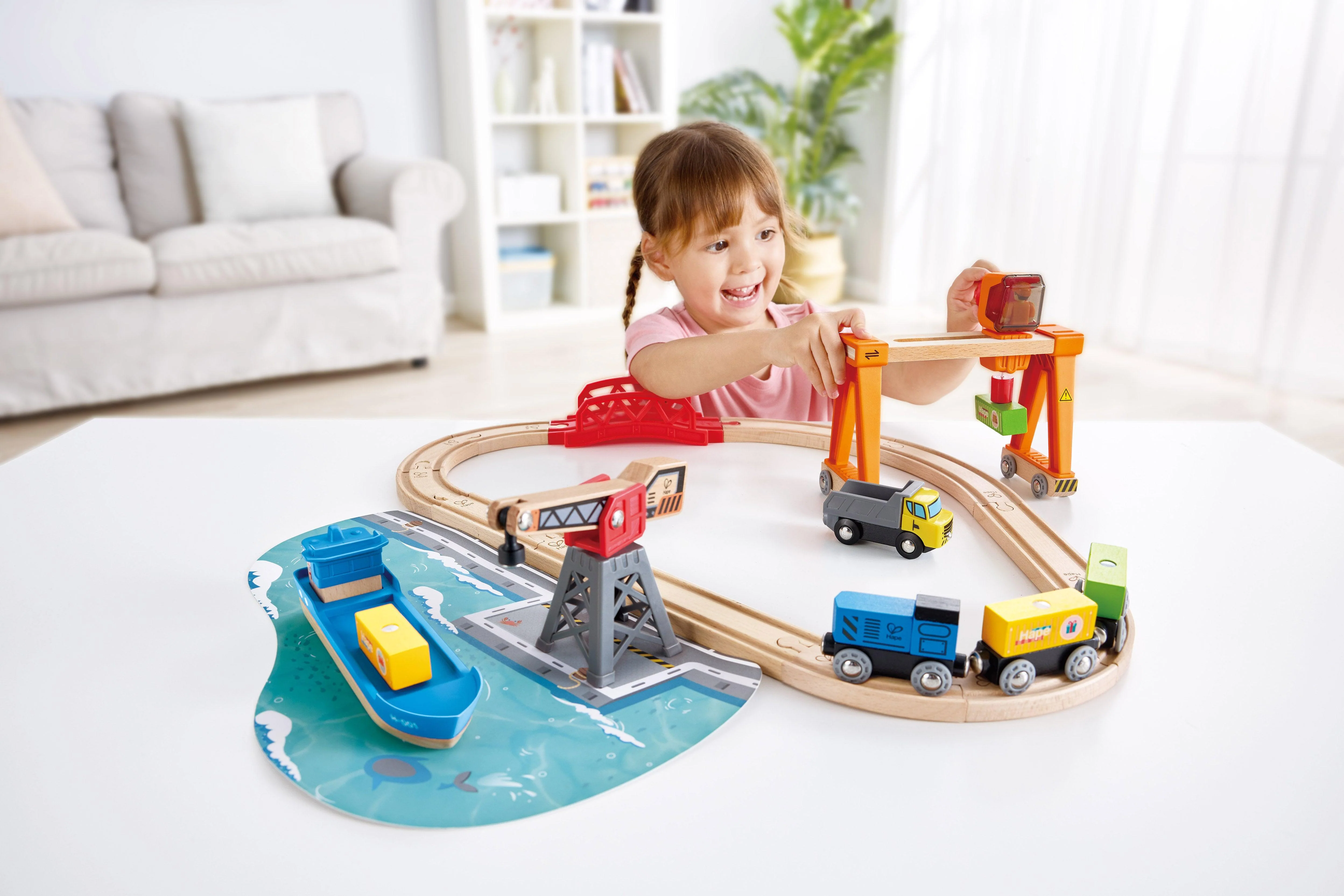 Hape Lift & Load Harbor Set - Image 3