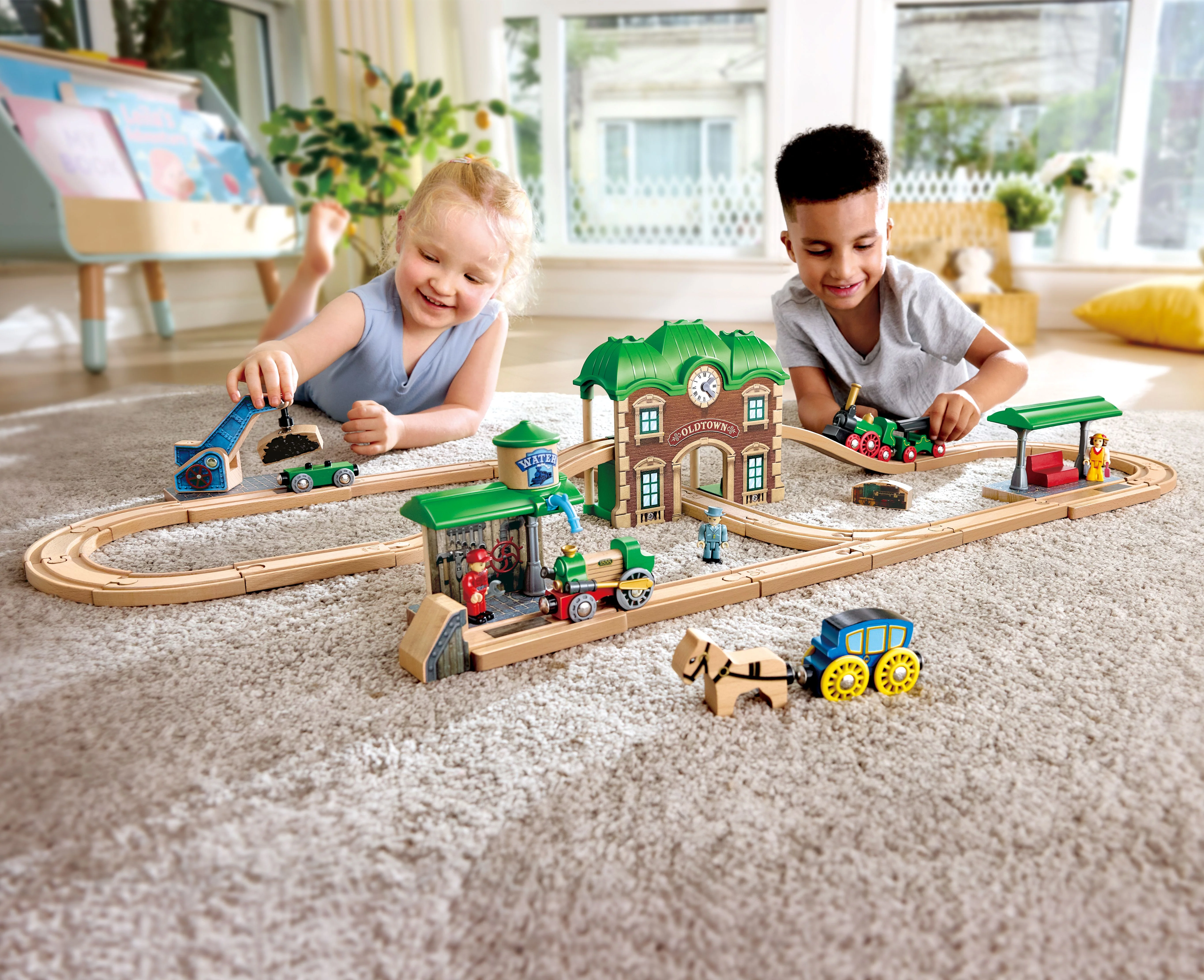 Hape Retro Train & Station Set - Image 3